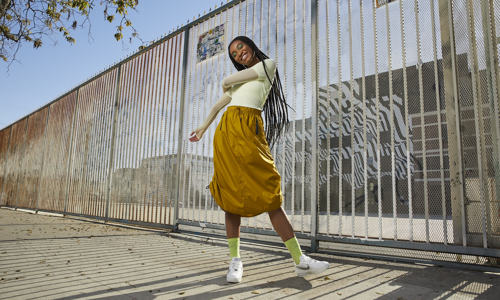 Cách phối đồ với Nike Air Force 1 để có phong cách thời thượng Hinh anh 5: Cach phoi do voi Nike Air Force 1 de co phong cach thoi thuong