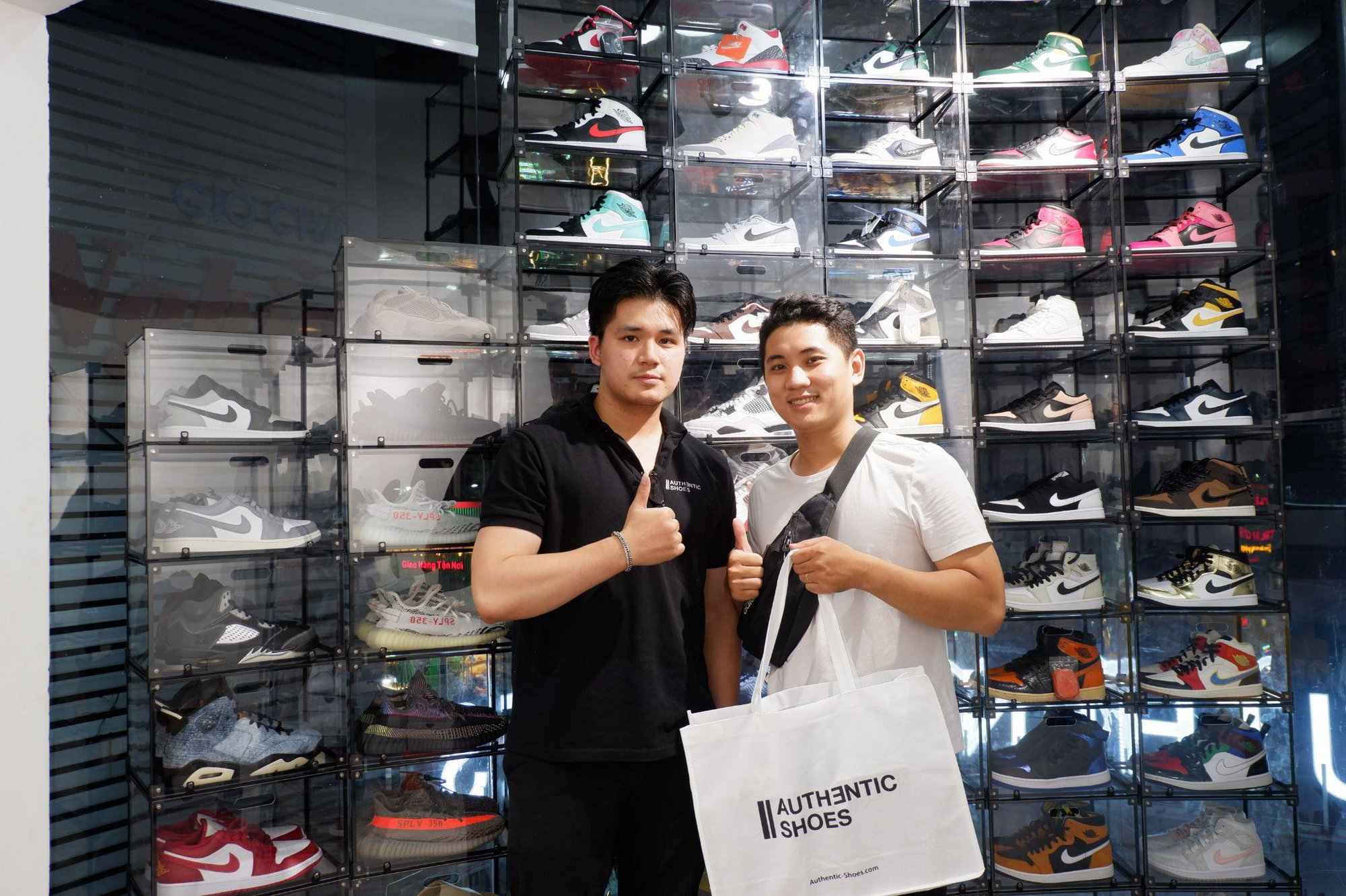 Hinh anh 1: Top nhung cua hang giay Sneaker uy tin nhat tai Sai Gon