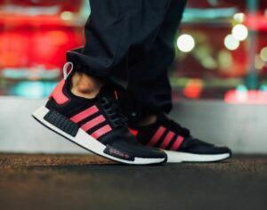 Giay Adidas NMD R1 'Black Signal Pink White' FV9153