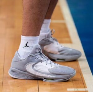 Giay Nike Zoom Freak 4 TB 'Wolf Grey White' DO9679-001