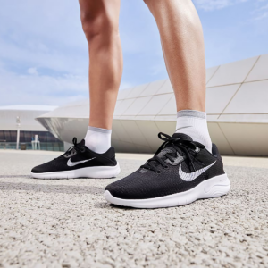 Giay Nike Flex Experience Run 11 'Black White' DD9284-001