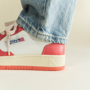 Giay Autry Medalist Low Leather 'White Lobster' AULW-WB22