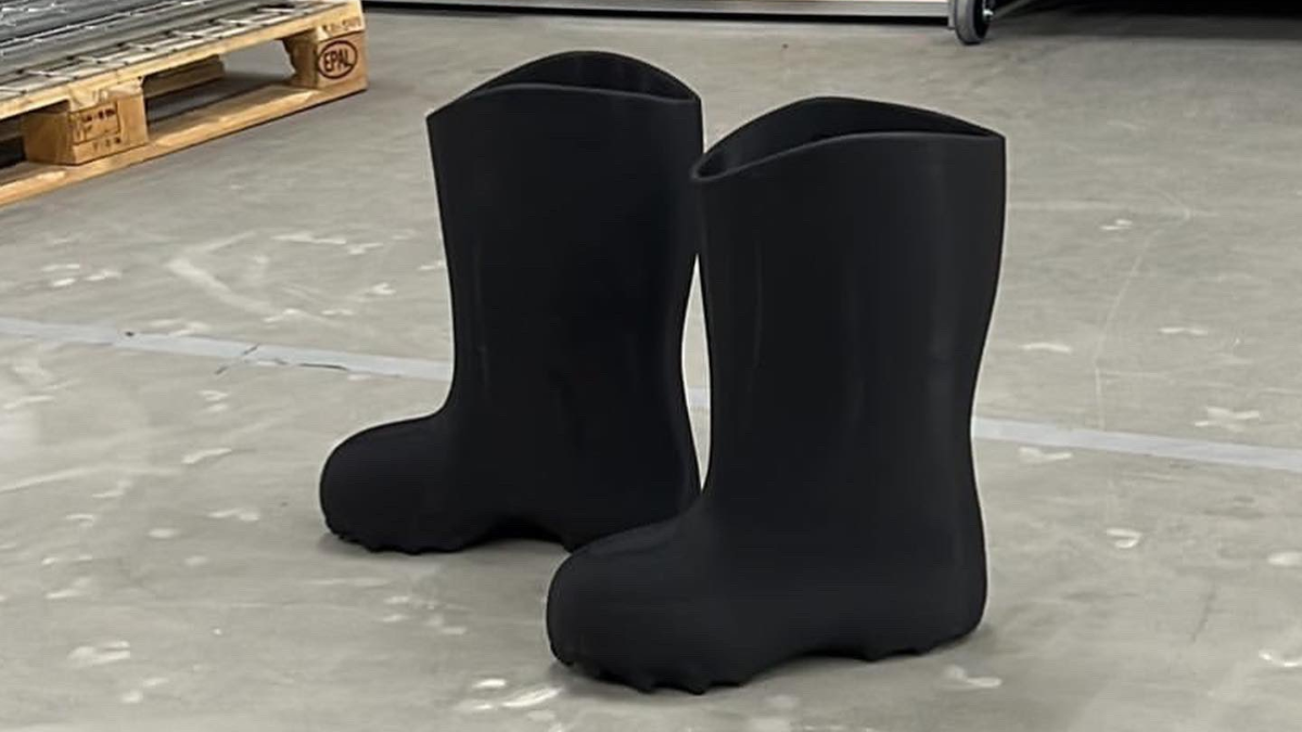 Hinh anh 3: Cuoc chien Big Boot Battle Royal dang dien ra va thuc su bung no