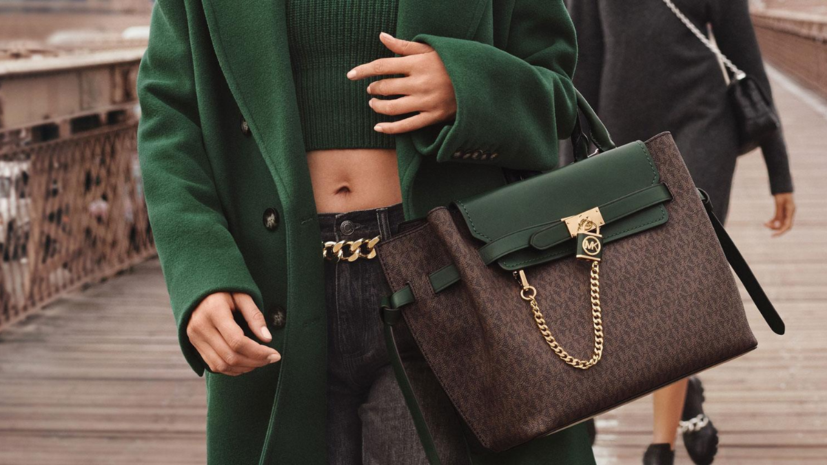 Dieu gi khien tui Michael Kors duoc ua chuong den vay?