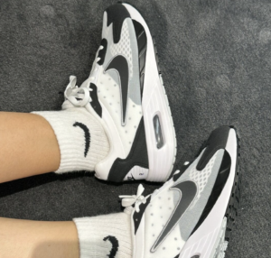 Giay Nike Air Max Solo 'Black White' FN0784-101