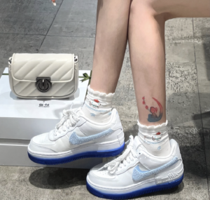 Giay Nike Air Force 1 'Chenille Swoosh - Blue Tint' FJ4567-100