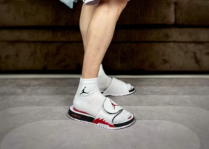 Dep Nike Jordan Hydro 5 Retro Slide ‘White Fire Red’ 555501-101