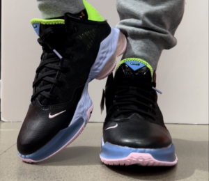 Giay Nike LeBron 19 Low 'Black Volt' DO9828-001