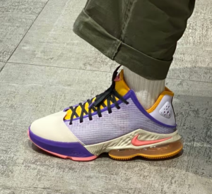 Giay Nike LeBron 19 Low 'Mismatch' DO9828-500