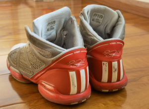 Giay Adidas D Rose 1.5 'Grey White Red' GY0257