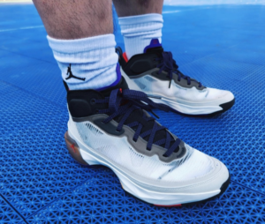 Giay Nike Air Jordan 37 'Light Bone Dark Concord' DD6958-060