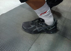 Giay Asics Gel-Venture 6 'Black' 1011B550-001