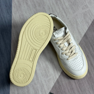 Giay Autry Medalist Low Leather 'White Black' AULM-LL22