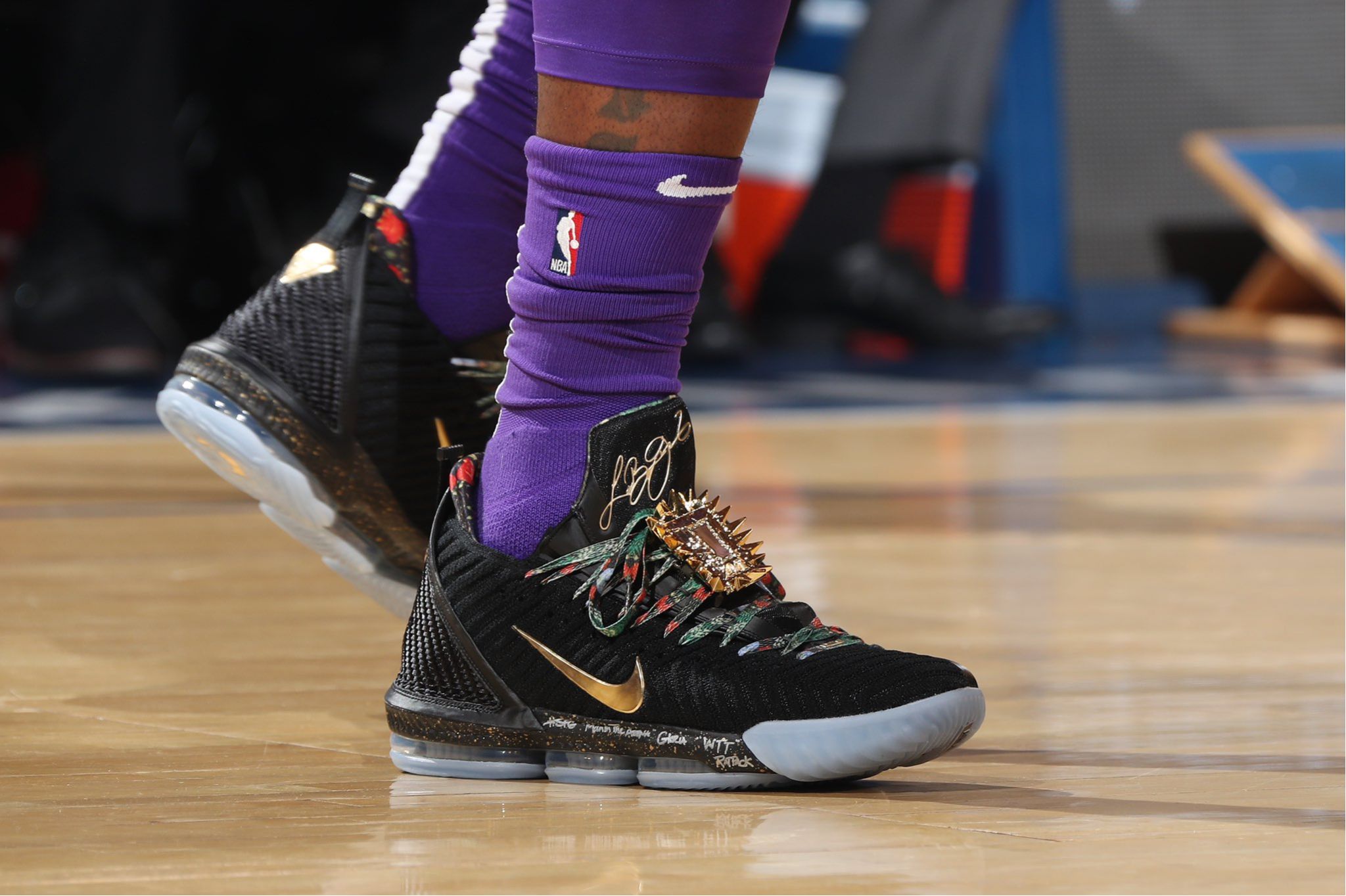 Top những phiên bản độc và lạ từ dòng sneaker Lebron Hinh anh 5: Top nhung phien ban doc va la tu dong sneaker Lebron