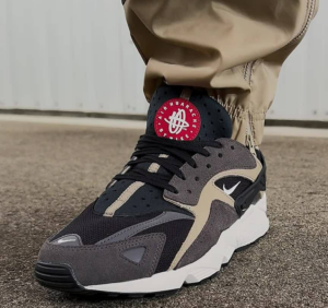 Giay Nike Air Huarache Runner 'Black Medium Ash' DZ3306-003