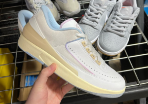 Giay Nike Air Jordan 2 Retro Low 'Look, Up In The Air' DX4401-146