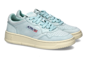 Giay Autry Medalist Low Goatskin 'Light Blue' AULW-GG25