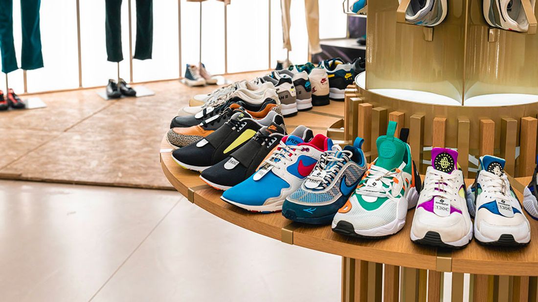 Nhung cua hang giay the thao ban nen 1 lan ghe qua trong doi