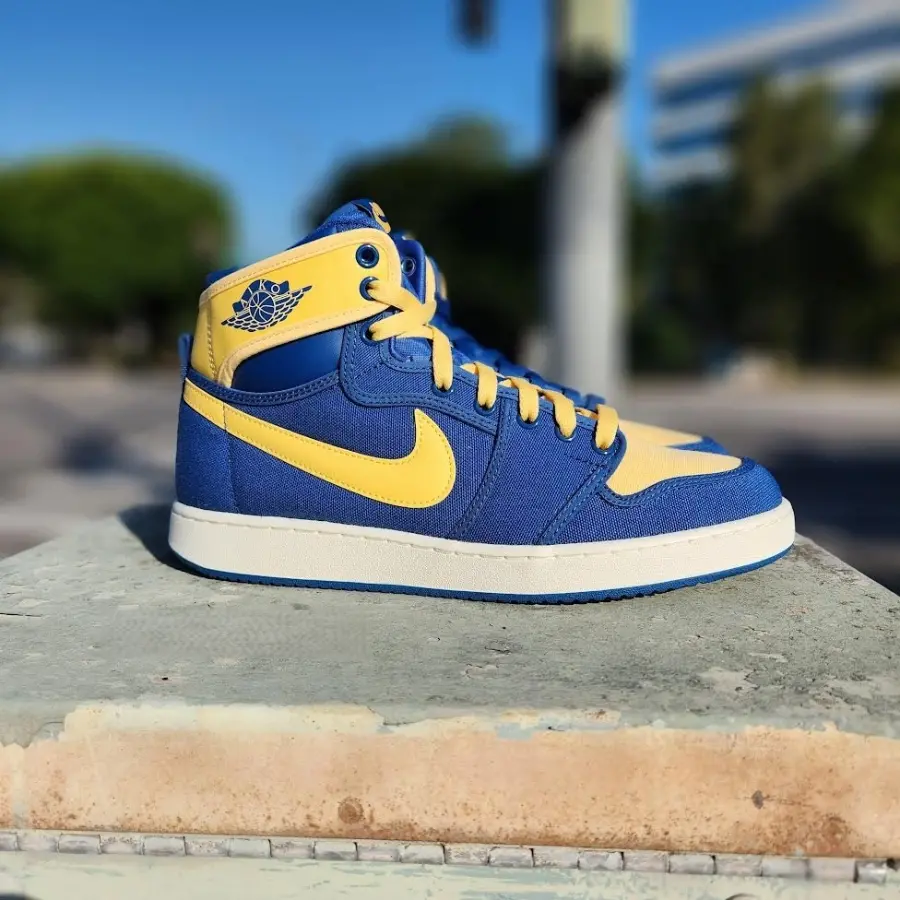 Alternative view of Giày Nike Air Jordan 1 Retro 'AJKO Laney' DO5047-407