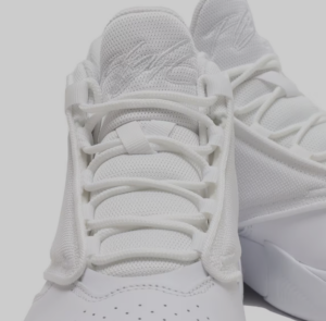 Giay Nike Air Jordan Max Aura 4 "White" DN3687-101