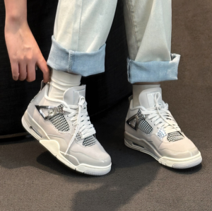 Giay Nike Air Jordan 4 Retro 'Frozen Moments' AQ9129-001