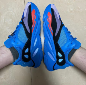 Giay Adidas Yeezy Boost 700 'Hi-Res Blue' HP6674