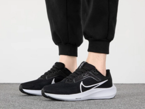 Giay Nike Air Zoom Pegasus 40 GS 'Black White' DX2498-001