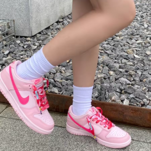 Giay Nike Dunk Low GS 'Triple Pink' DH9765-600