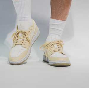 Giay Nike Air Jordan 1 Low SE 'Team Gold' FN3722-701