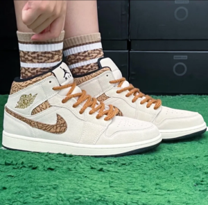 Giay Nike Air Jordan 1 Mid SE 'Brown Elephant' DZ4129-102