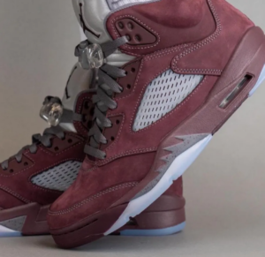 Giay Nike Air Jordan 5 Retro SE 'Burgundy' DZ4131-600