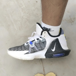 Giay Nike LeBron Witness 6 'White Violet' CZ4052-100