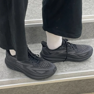 Giay Hoka Clifton 9 'Triple Black' 1127895-BBLC