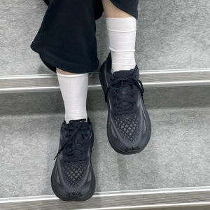 Giay Hoka Clifton 9 'Triple Black' 1127895-BBLC