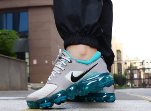 Giay Nike Air VaporMax GS 'Vast Grey' 917963-011