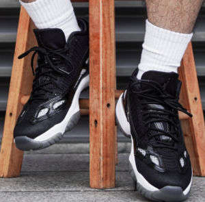 Giay Nike Air Jordan 11 Retro Low IE 'Black White' 919712-001