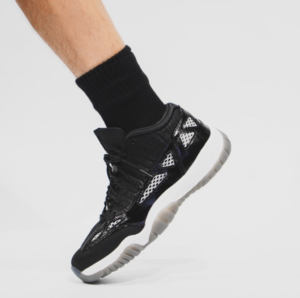 Giay Nike Air Jordan 11 Retro Low IE 'Black White' 919712-001