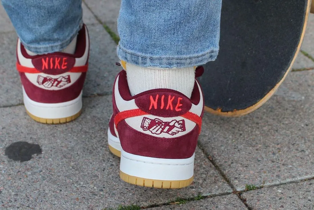 Hinh anh 5: Tai sao Nike SB Dunk thuong co gia thanh cao hon Dunk?