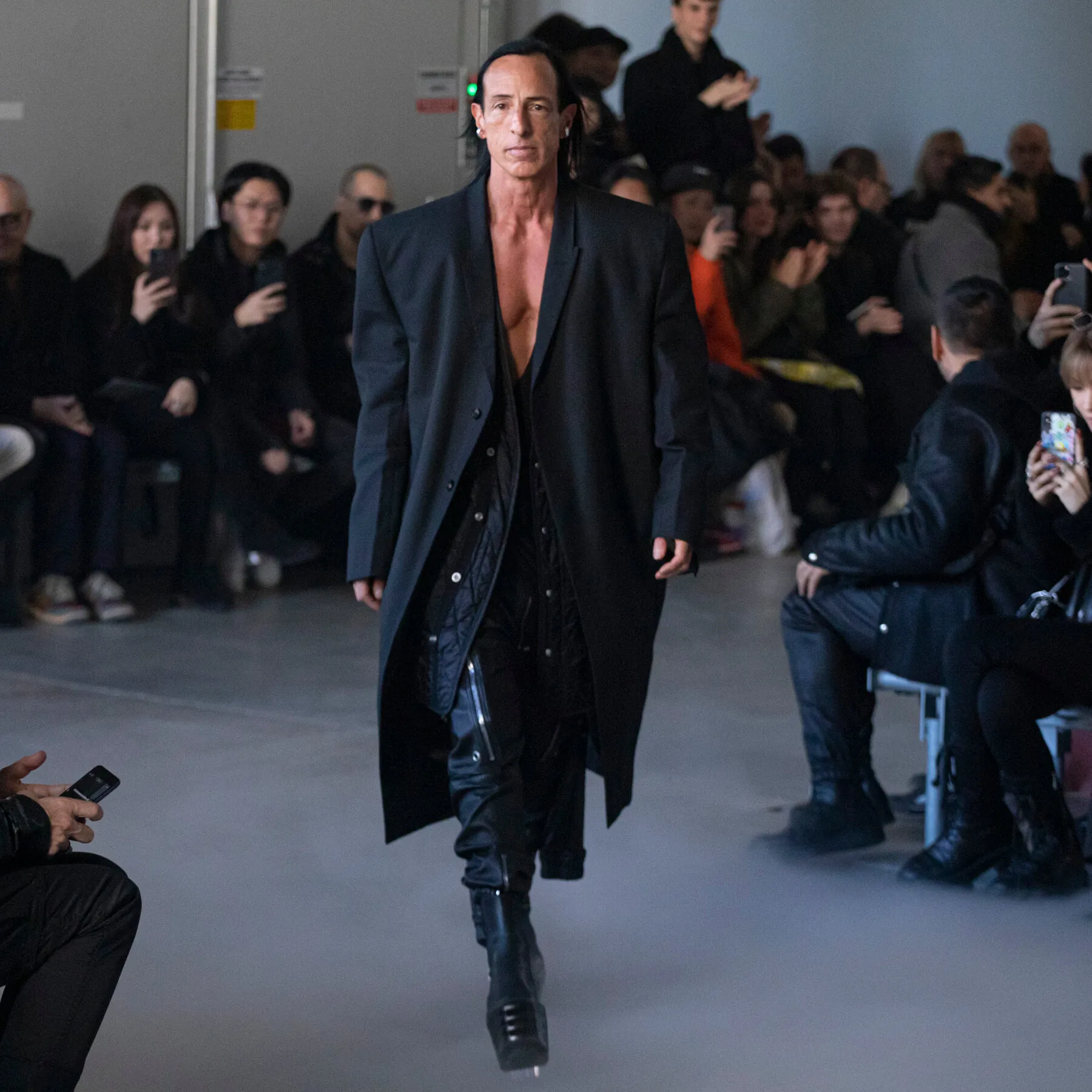 Tại sao Rick Owens lại được đại diện cho phong cách Darkwear? Hinh anh 5: Tai sao Rick Owens lai duoc dai dien cho phong cach Darkwear?