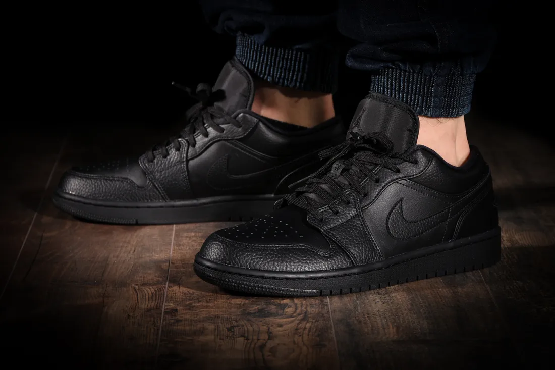 Top 7 mẫu sneaker phối màu full black được lựa chọn nhiều nhất Hinh anh 4: Top 7 mau sneaker phoi mau full black duoc lua chon nhieu nhat