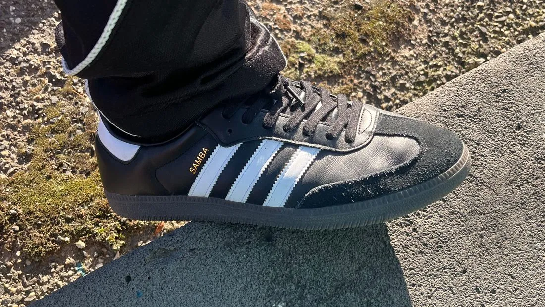 Top 7 mẫu sneaker phối màu full black được lựa chọn nhiều nhất Hinh anh 7: Top 7 mau sneaker phoi mau full black duoc lua chon nhieu nhat