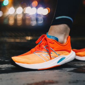 Giay New Balance FuelCell Rebel V2 'Citrus Coral' WFCXLM2