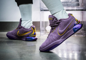 Giay Nike LeBron 21 'Purple Rain' FV2345-500