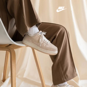 Giay Nike Air Force 1 Low '07 'Sanddrift Gum Fleece' DQ7583-001