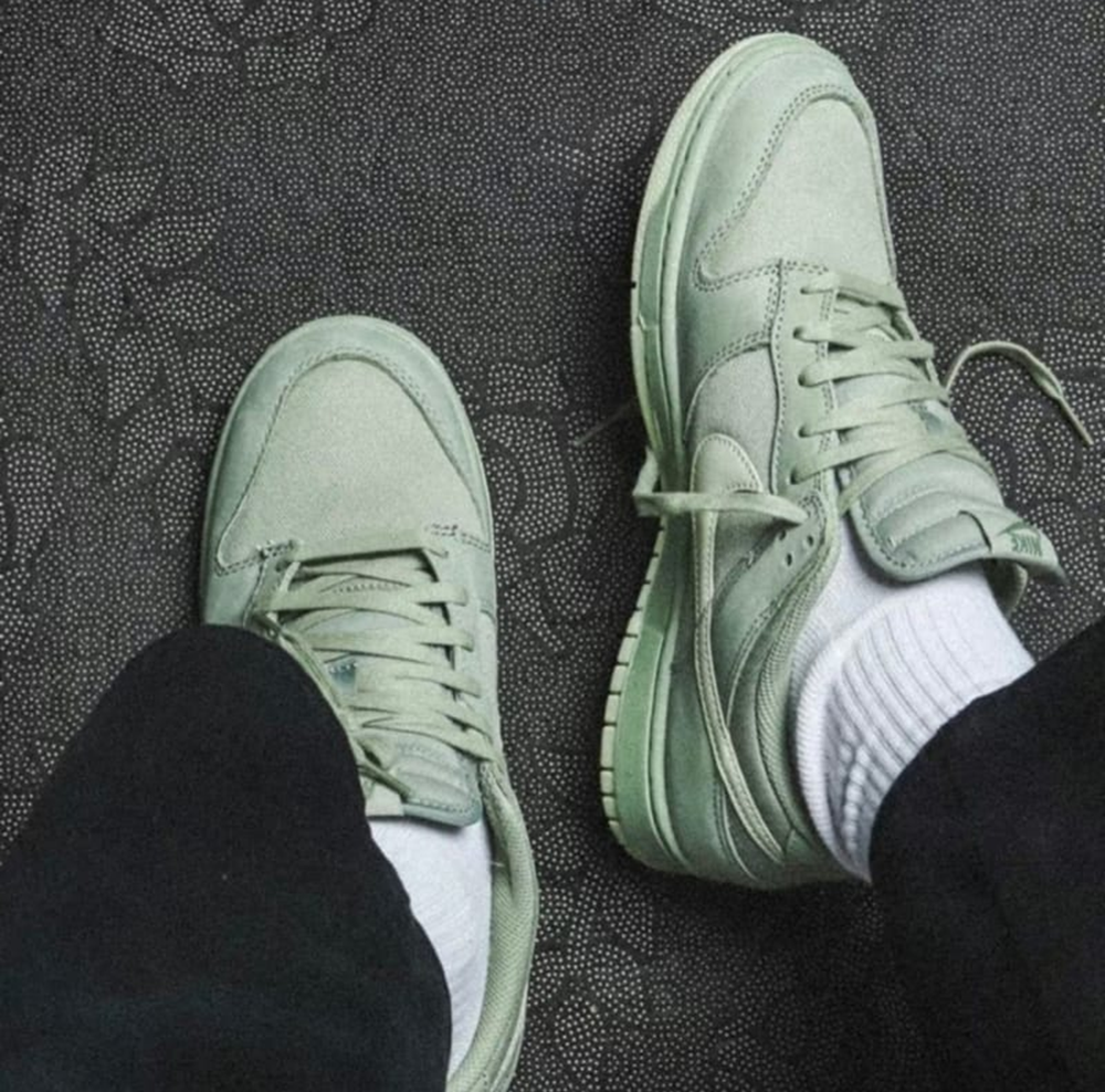 Alternative view of Giày Nike Dunk Low PRM 'Oil Green' FB8895-300