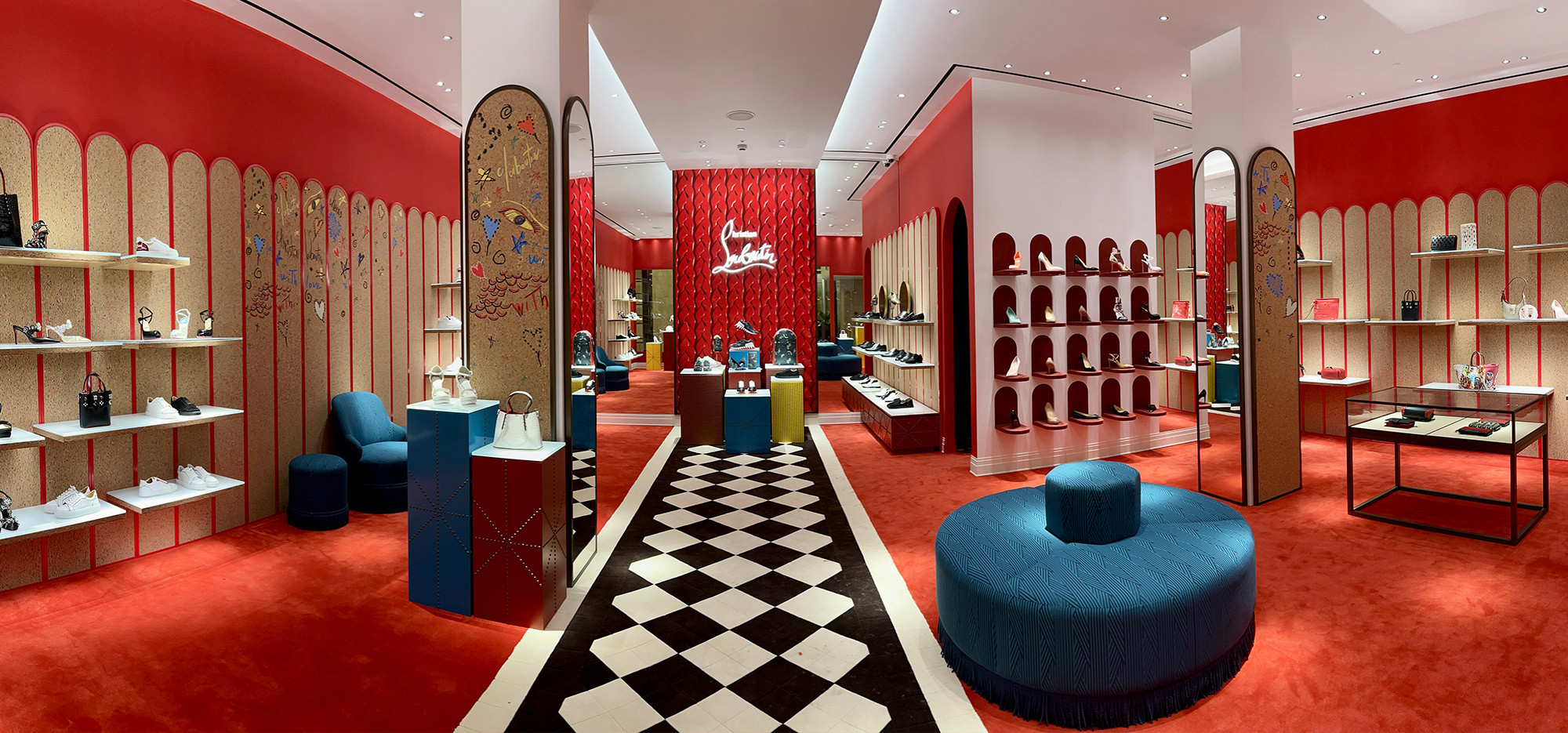 Christian Louboutin - Biểu tượng của thế giới về giày cao gót đế đỏ Hinh anh 3: Christian Louboutin - Bieu tuong cua the gioi ve giay cao got de do