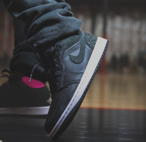 Giay Nike Air Jordan 1 Low SE 'Black Elephant' FB9907-001