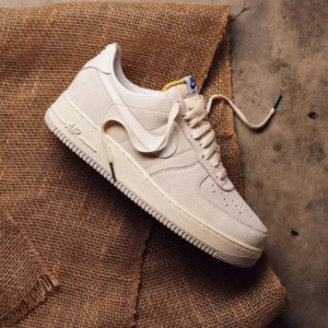 Giay Nike Air Force 1 07 'Sail' FQ8077-104