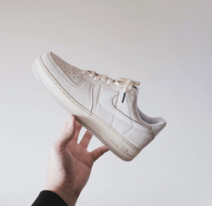 Giay Nike Air Force 1 07 'Sail' FQ8077-104