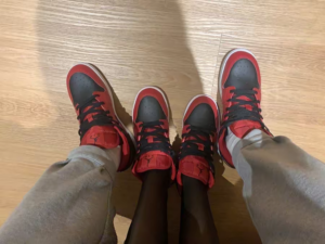 Giay Nike Air Jordan 1 Mid GS 'Reverse Bred' 554725-660